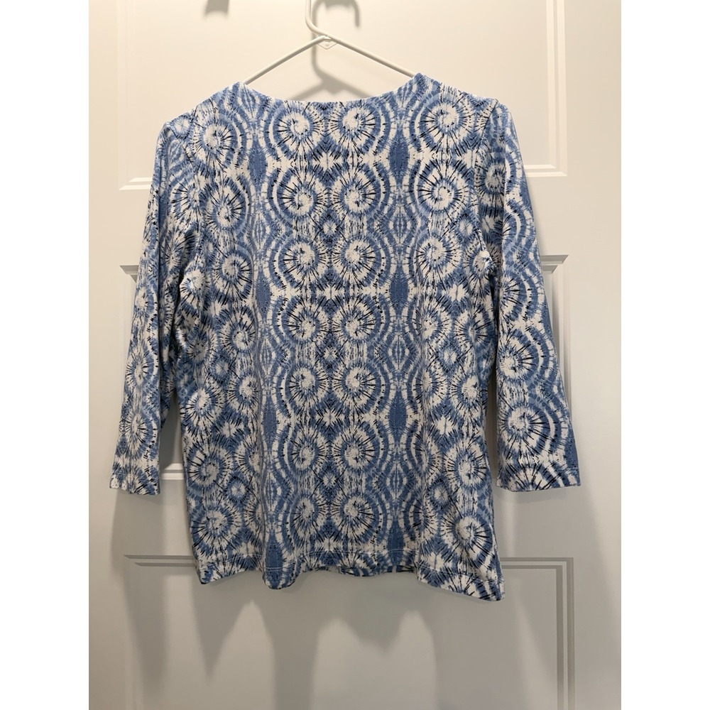 Ruby Rd Petite PL Embellished Neck Top Blue Tie Dye 3/4 Sleeve Stretch Knit Boho - Picture 4 of 4